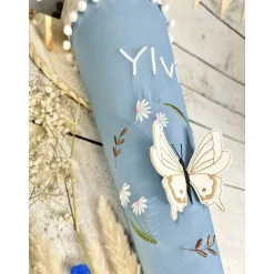 Mädchen Schultüte mit 3D Schmetterling im Blütenkranz aus Stoff 70 cm