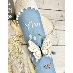 Mädchen Schultüte mit 3D Schmetterling im Blütenkranz aus Stoff 70 cm