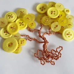 Mini Knopfbaum Geschenk – Personalisierter Lebensbaum im 3D Bilderrahmen zur Hochzeit