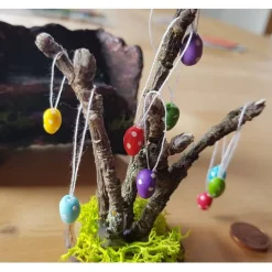 Miniatur Ostereier zum Hängen – handmodelliert für Puppenstube 1:12, Wichtel & Puppenhaus Deko