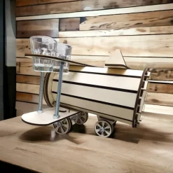 Minibar Flugzeug mit Schnapsgläsern – Personalisierbares Geschenk aus Holz & Metall für 0,7l Flaschen