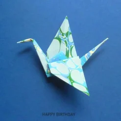 Minimalistische Glückwunschkarte mit Origami Kranich