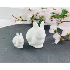 Minimalistische Osterhasen – Kleine Keraflott-Dekofiguren in Weiß