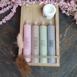 Mix & Match | Geschenkset mit 4 Kerzen | Kerzenfarbe + Wörter sind frei auswählbar | Kerzenset mit schwarzer Schrift