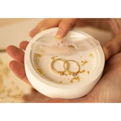 Moderne Ringbox mit personalisierter Acryl-Scheibe Laser graviert | Ein besonderes Accessoire für Deine Hochzeit