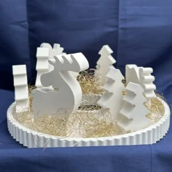 Moderner Winterkranz mit Elchen & Tannen – handgefertigte Weihnachtsdeko in Weiß mit Goldakzenten