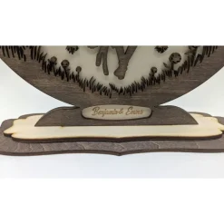 Moment im Glück – Personalisiertes 3D-Schattenbild auf Schaukel aus Balsaholz mit Gravur