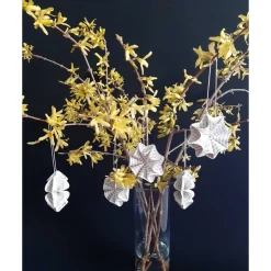 Nachhaltige Sternen-Dekoration aus Buchseiten