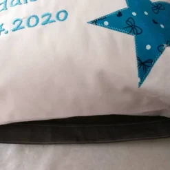 Namenskissen Bezug – Handgefertigt, Individuell mit Namen, Geschenk für Kinder – 40x40 cm