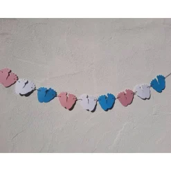 Niedliche Baby Girlande Gender Reveal Rosa, Blau und Weiß Babyfüße
