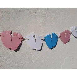 Niedliche Baby Girlande Gender Reveal Rosa, Blau und Weiß Babyfüße