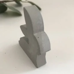 Niedliche kleine Osterhasen aus Beton, 4,5 x 5 cm