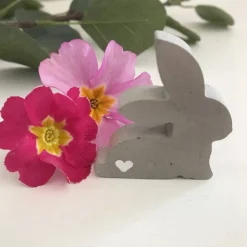 Niedliche kleine Osterhasen aus Beton, 4,5 x 5 cm