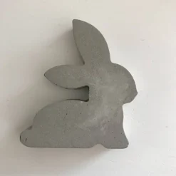 Niedliche kleine Osterhasen aus Beton, 4,5 x 5 cm