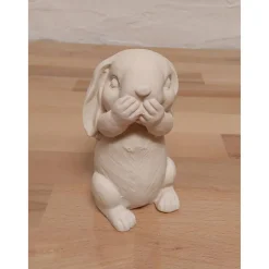 Niedlicher Osterhase in Cremeweiß