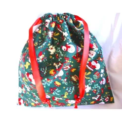 Nikolaussäckchen in grün mit schönen Weihnachtsmotiven genäht von Hobbyhaus