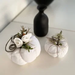 Nostalgie Kürbisse aus weißem Leinen – Herbstdeko im Landhausstil, 2er Set