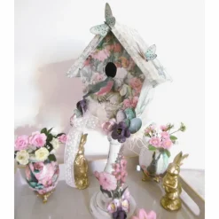 Nostalgisch dekoriertes wunderschönes Deko-Vogelhaus