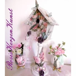 Nostalgisch dekoriertes wunderschönes Deko-Vogelhaus