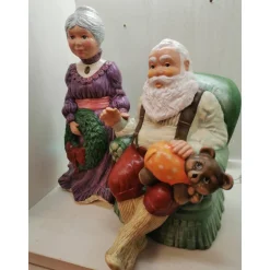 Nostalgisches Weihnachtsmannpaar aus Keramik