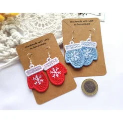 Ohrringe Handschuhe gestickt, rote oder hellblaue Spitzenohrringe, Winter Hängeohrringe Lace, zu Weihnachten