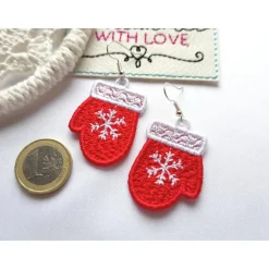 Ohrringe Handschuhe gestickt, rote oder hellblaue Spitzenohrringe, Winter Hängeohrringe Lace, zu Weihnachten