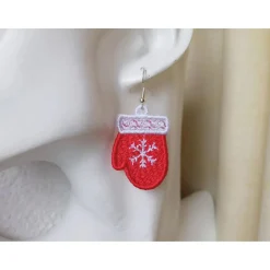 Ohrringe Handschuhe gestickt, rote oder hellblaue Spitzenohrringe, Winter Hängeohrringe Lace, zu Weihnachten