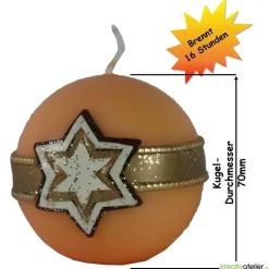 Orangene Weihnachtskerze mit waagerechtem Wachsband und Stern aus mehreren Wachslagen
