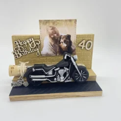 Origineller Motorrad Gutscheinhalter aus Holz – Geburtstagsgeschenk für Biker, personalisierbar,aus Keraflott vereint mit Holz