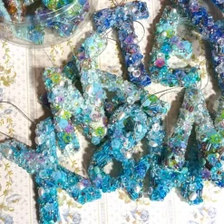 Ornament blau Krone Unikat Perlenstickerei handgemacht Prunkei pompös handmade Wohneko