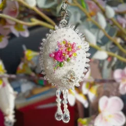 Ornament creme weiß Ei beidseitig bestickt Unikat Osterei handmade shabby chic Wohndeko