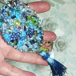 Ornament pastell blau Unikat Perlenstickerei Baumschmuck Anhänger handgemacht pompös handmade Wohndeko