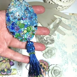 Ornament türkis blau Unikat Perlenstickerei handgemacht Prunkei pompös handmade Baumschmuck Wohndeko