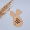 Osteranhänger „Mein erstes Ostern“ aus Holz – Baby Geschenkanhänger in Hasenform – liebevolle Erinnerung