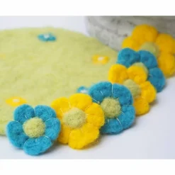 OSTERDEKO * OSTERWIESE MIT 6 BLÜTEN * 100 % WOLLE * GRÜN/GELB/BLAU * DEKORATION TISCH/NEST/WOHNUNG *