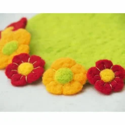 OSTERDEKO * OSTERWIESE MIT 6 BLÜTEN * 100 % WOLLE * GRÜN/ROT/ORANGE * DEKORATION TISCH/NEST/WOHNUNG * Produkt #552915