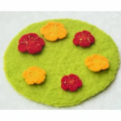 OSTERDEKO * OSTERWIESE MIT 6 BLÜTEN * 100 % WOLLE * GRÜN/ROT/ORANGE * DEKORATION TISCH/NEST/WOHNUNG * Produkt #552915