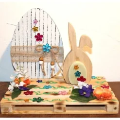 Osterdeko BLUMENWIESE  Collage auf einer kleinen Holzpalette Osterdekoration Osterhase Osterei Blüten Blumen Ostern