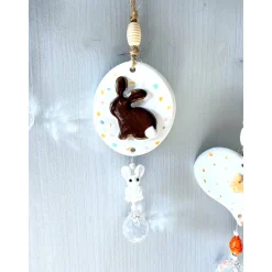 Osterdeko Fenster hängend – Handgefertigte Keramik, skandinavisch, Sonnenfänger, Ast, Pastell