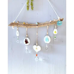 Osterdeko Fenster hängend – Handgefertigte Keramik, skandinavisch, Sonnenfänger, Ast, Pastell