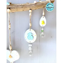 Osterdeko Fenster hängend – Handgefertigte Keramik, skandinavisch, Sonnenfänger, Ast, Pastell