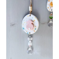 Osterdeko für Fenster hängend, mit handgefertigter Keramik und Sonnenfänger Kristallen, Osterdeko skandinavisch