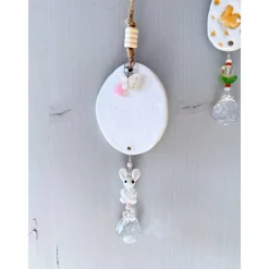 Osterdeko für Fenster hängend, mit handgefertigter Keramik und Sonnenfänger Kristallen, Osterdeko skandinavisch