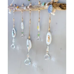 Osterdeko für Fenster hängend, mit handgefertigter Keramik und Sonnenfänger Kristallen, Osterdeko skandinavisch