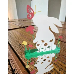 Osterdeko Hase mit Schmetterling – 3D Frühlingsaufsteller aus Kunststoff – Filigrane Tischdeko Ostern –Hasen-Silhouette