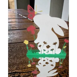 Osterdeko Hase mit Schmetterling – 3D Frühlingsaufsteller aus Kunststoff – Filigrane Tischdeko Ostern –Hasen-Silhouette