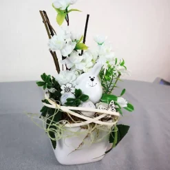 Osterdeko weiß mit Hase, Tischgesteck