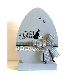 Osterei aus Holz auf Sockel, grau/weiß/schwarz, Ostern