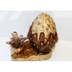 Osterei FEDERGÄRTCHEN witziges Osterei auf einer kleinen Plattform Künstler-Ei der etwas anderen Art :)