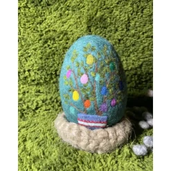 Osterei mit dem Ostebaum Nadelfilzarbeit